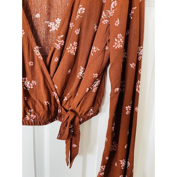 NWT We The People Boho Wrap Crop Top - Large - Picture 8 of 8